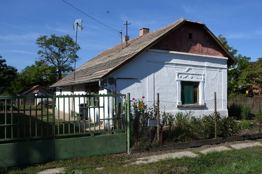 File:Tiszaigar, népi lakóház 2021 01.jpg