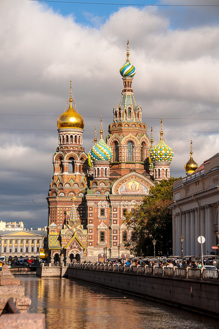 Außenansicht der Auferstehungskirche in Sankt Petersburg
