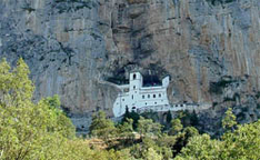 Höhlenkloster in Serbien