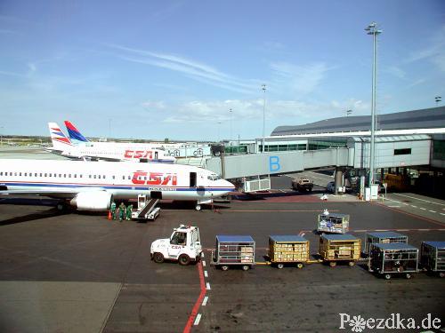 Flughafen Prag - Flugzeug der Czech Airlines