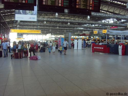 Terminal 2 vom Flughafen Prag Innenansicht