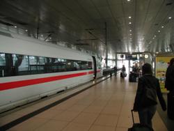 Abfahrtshalle im Bahnhof